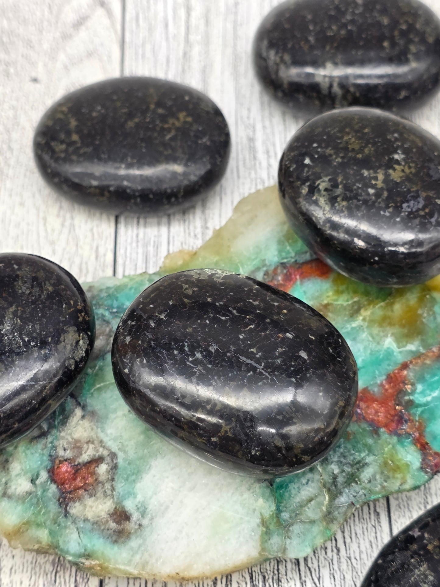 Nuummite Palmstone