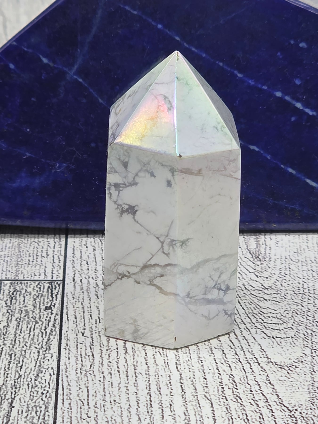 Aura Howlite Tower