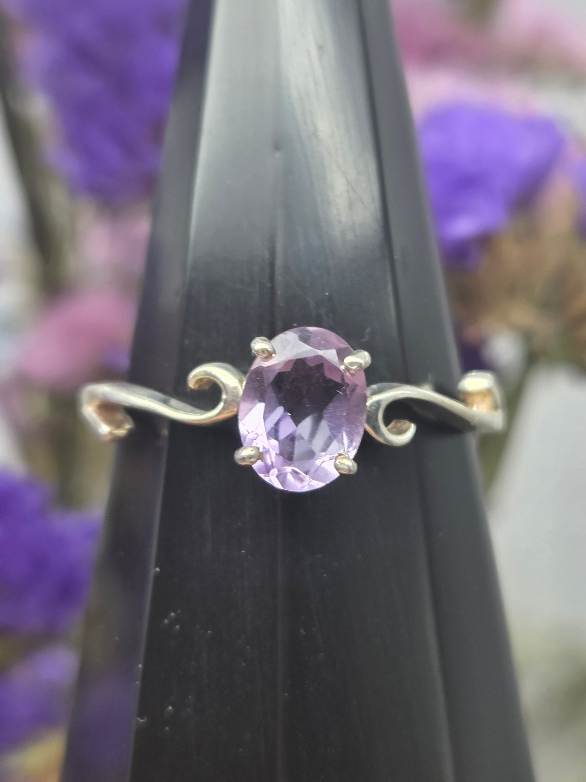 Faceted amethyst ring with a purple gemstone