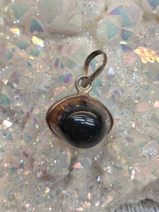 Agate Eye Pendant