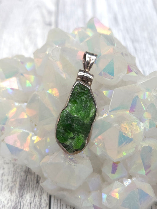 Chrome Diopside Pendant
