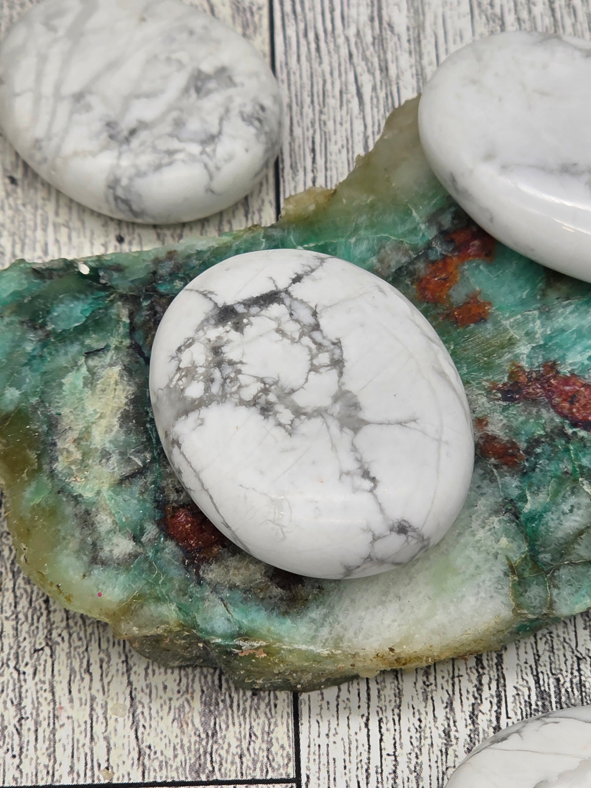 Howlite Palmstone